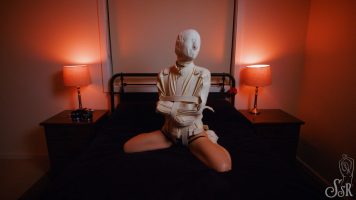 Miss V – Straitjacket Vibe