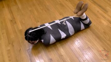 Bella Luxx – Form Over Function (Bondage Junkies)
