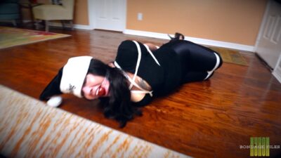 Nyxon & GiGi – The MILF Who Stole Christmas