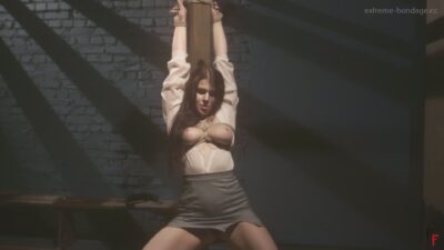 Pandora – Amazing Pole Dance